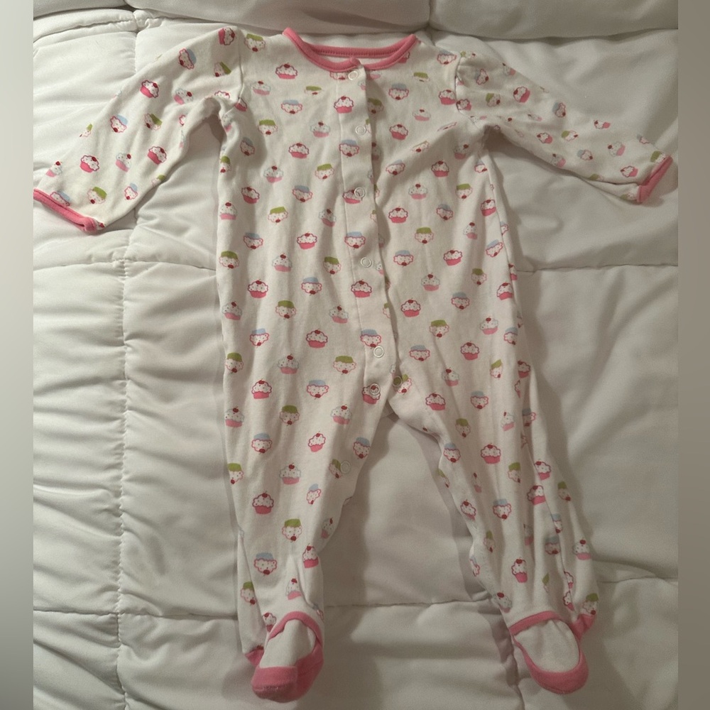 🌸 $3 if bundled - 9 month Sleeper / Pajamas BABY STARTERS